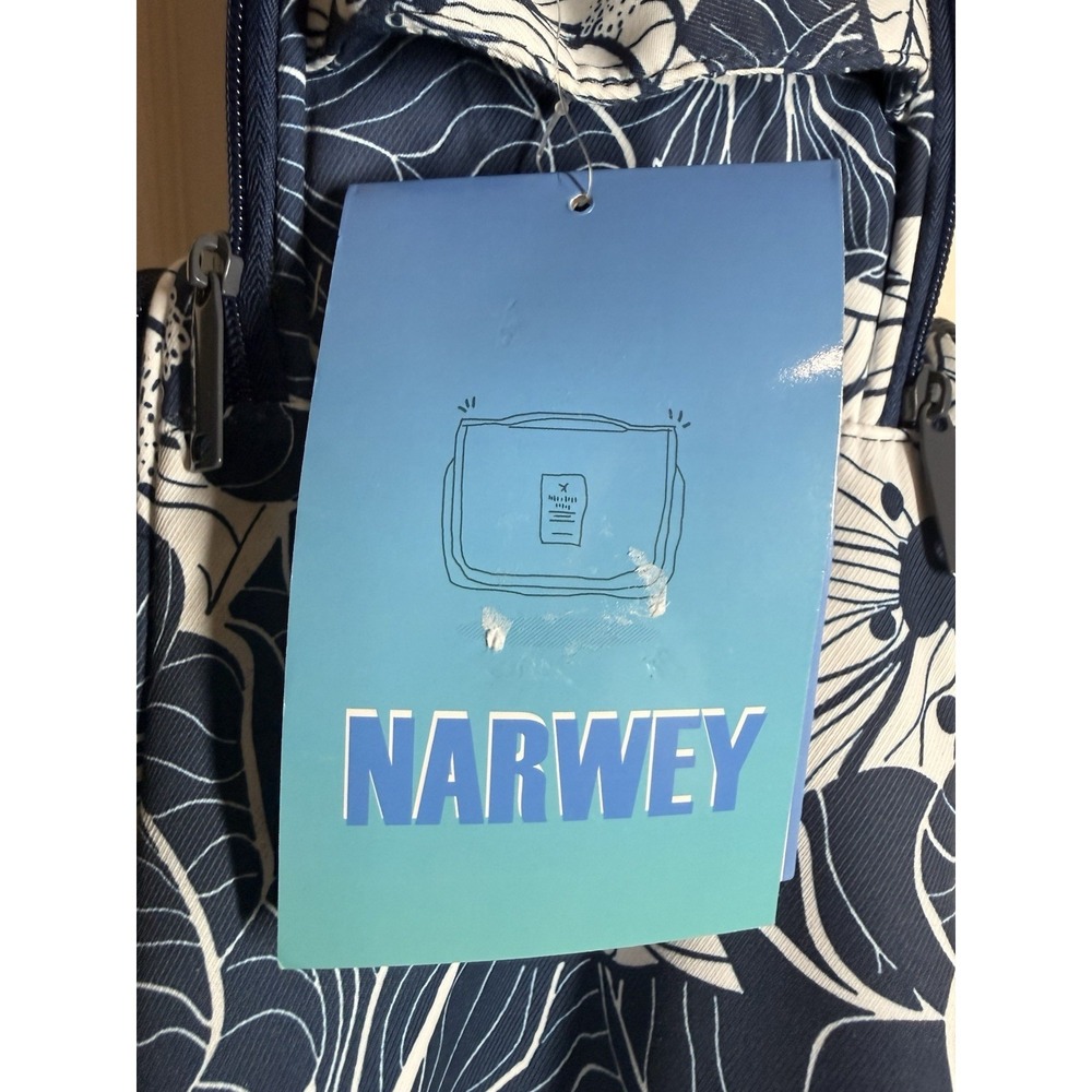 Narwey Small Hanging Travel Toiletry Bag in the Blue Lotus pattern. - Picture 5 of 6